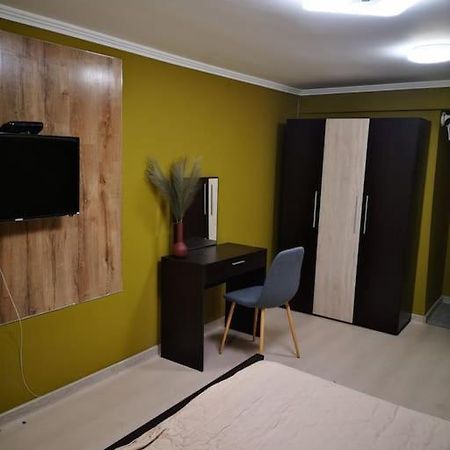 Студиото Е Партер От Жилищна Сграда. Топ Център. Apartment Varna Exterior photo